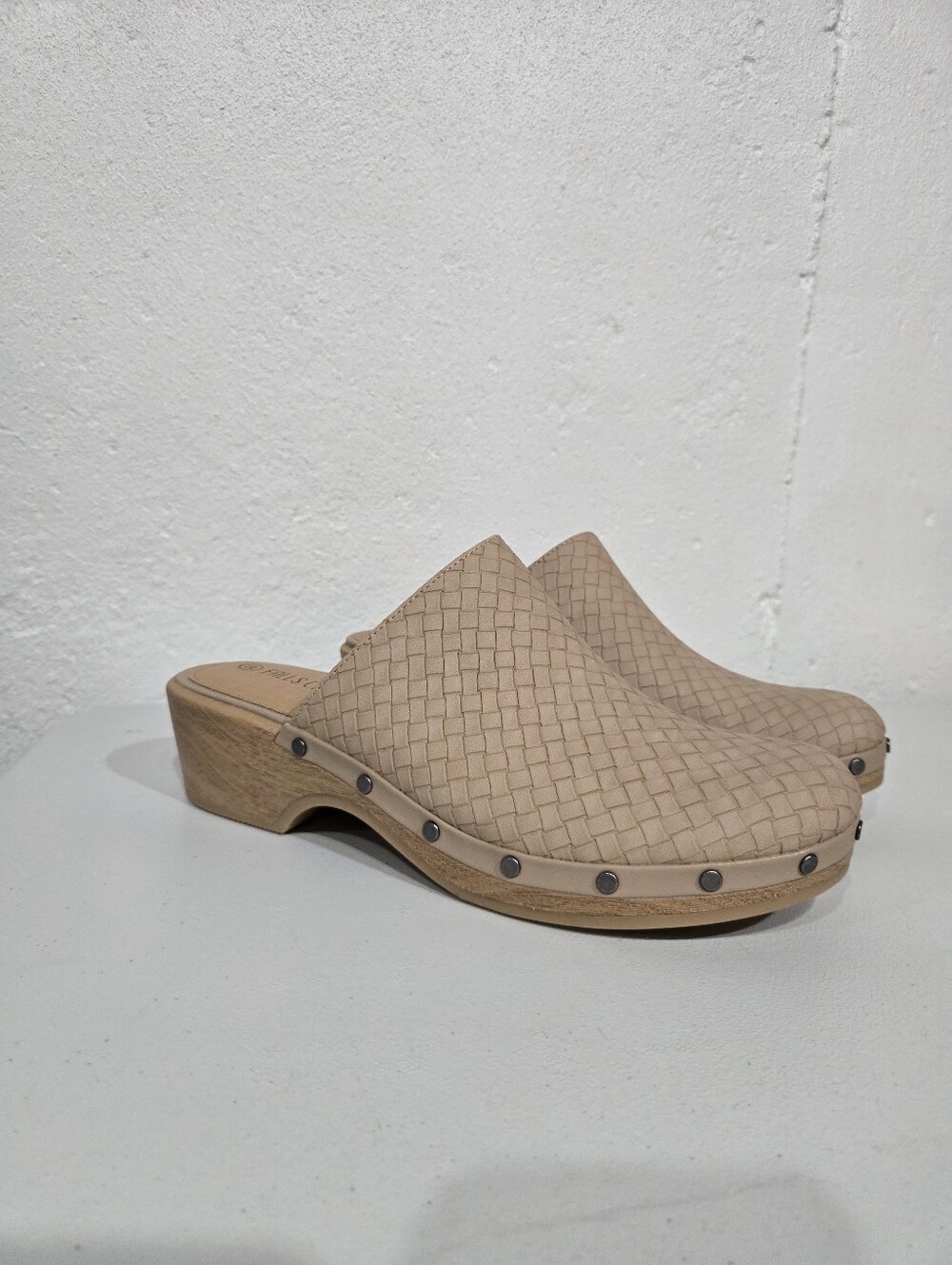 Falls Creek Tan Western Clogs - Picture 2 of 7
